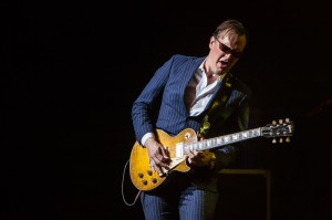 Joe Bonamassa performs at Verizon Theater - Grand Prairie, TX | Copyright 2014 - North Texas Live!